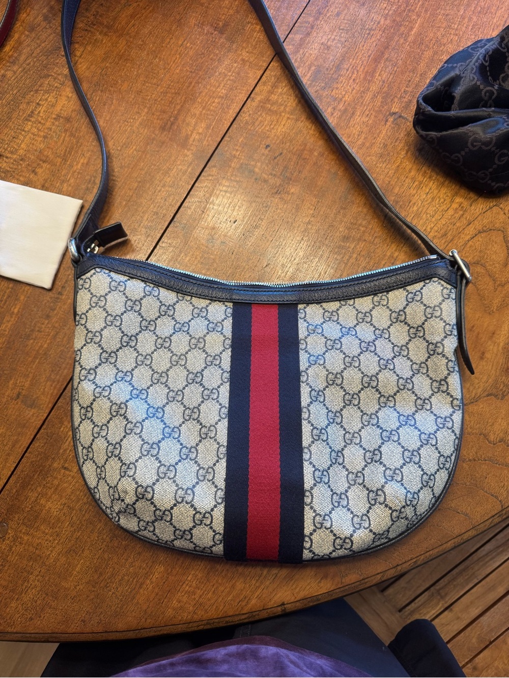 Gucci GG Canvas shoulder bag with Navy and Red Web Stripe - Picture 2 of 6